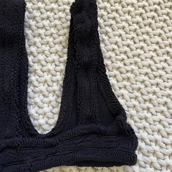 Skatie• ‘Sami’ SUPERSTRETCH Bikini Top in Black - Picture 8 of 16